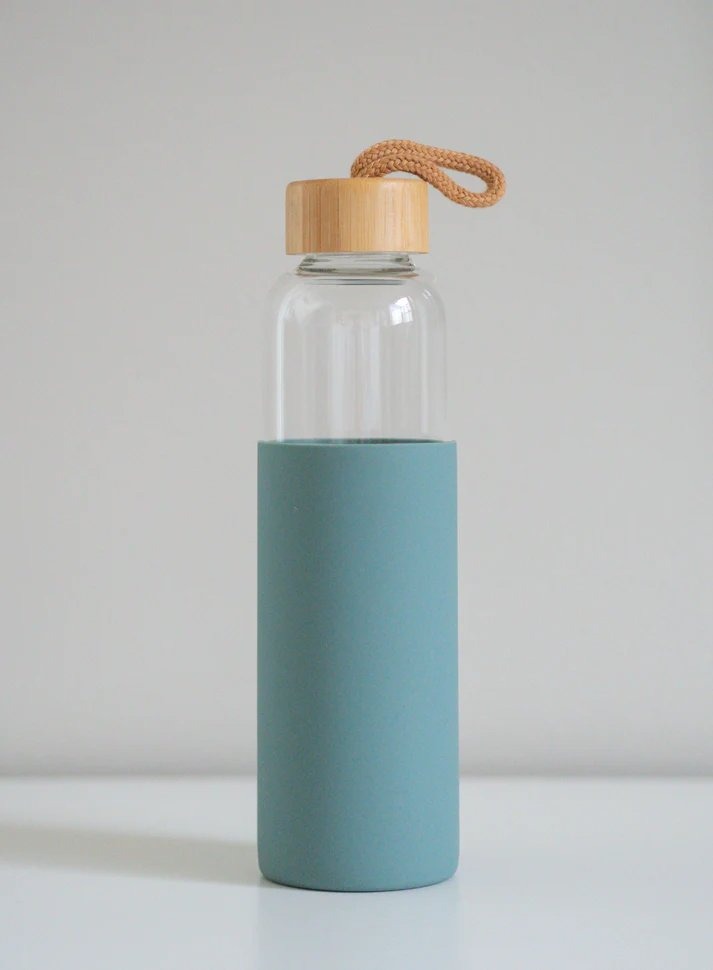 Leak Proof Borosilicate Glass Water Bottle with Bamboo Lid 550ml for Sports and Travel
